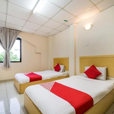 Oyo 301 River Inn Hotel Butterworth Exteriör bild