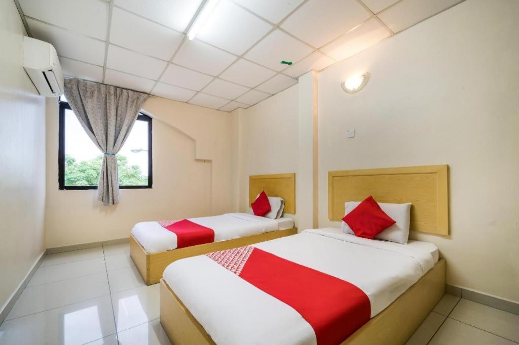 Oyo 301 River Inn Hotel Butterworth Exteriör bild
