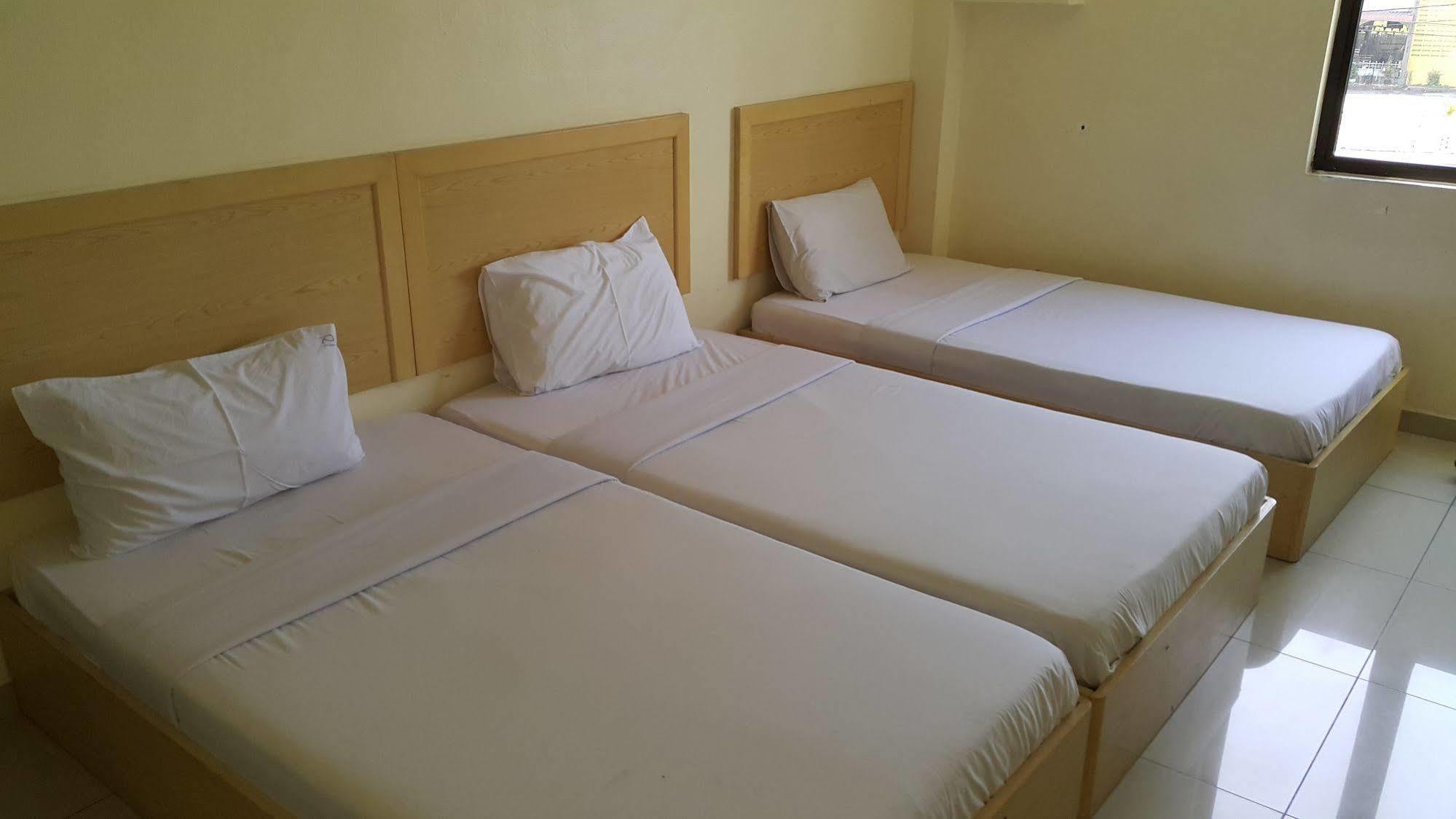Oyo 301 River Inn Hotel Butterworth Exteriör bild